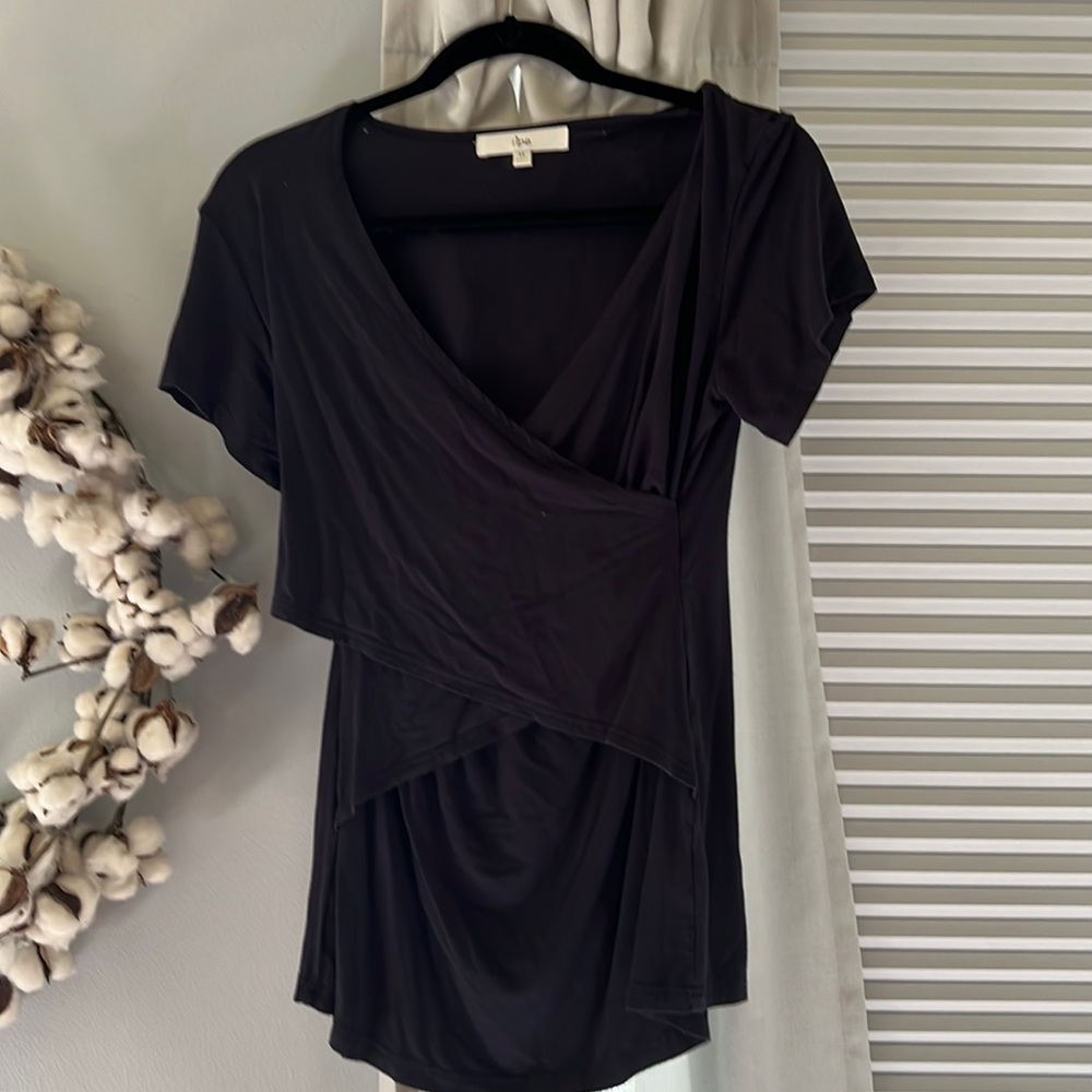 EUC Medium nursing breastfeeding maternity black  tee RIPE